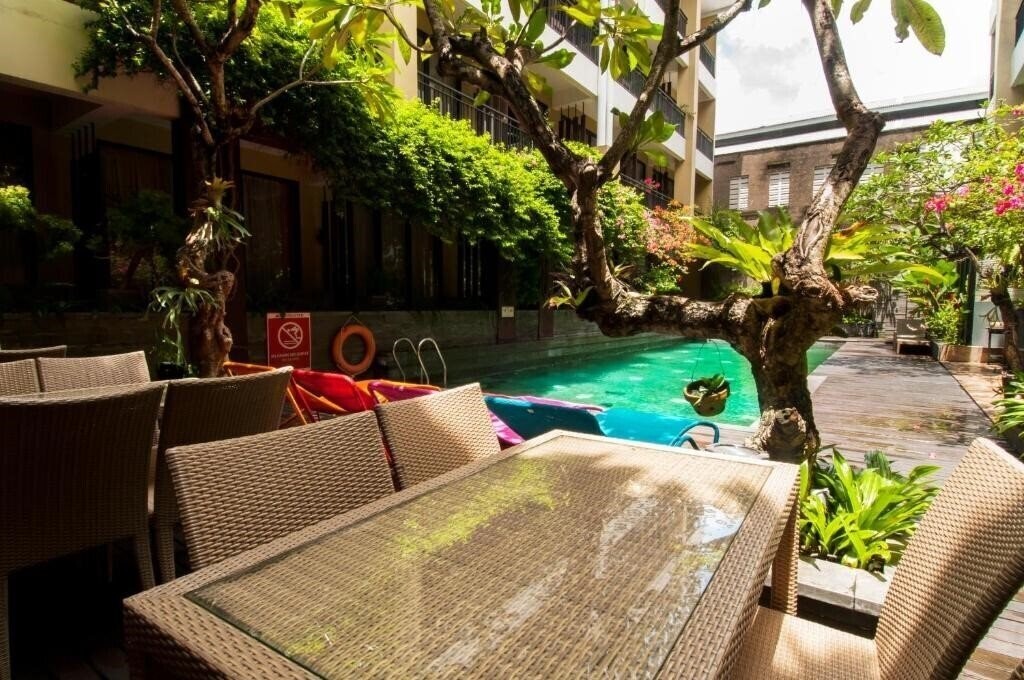 100 Sunset Boutique Hotel 4* суреті