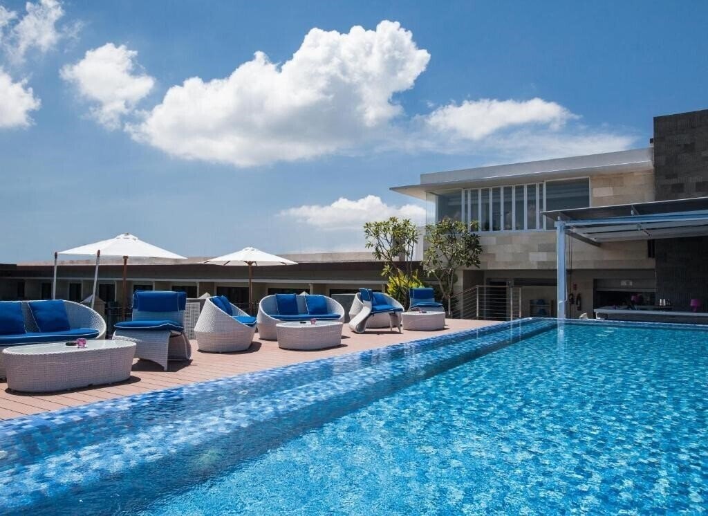 Sol House Bali Legian 3* суреті