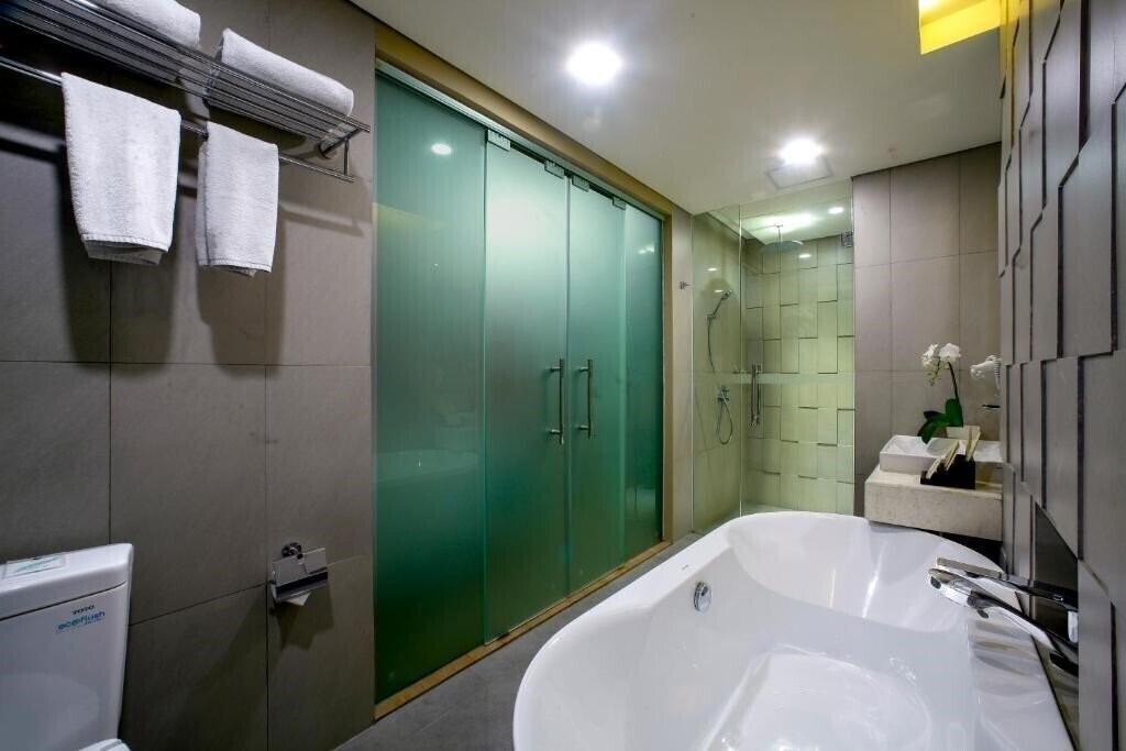 Изображение Bedrock Hotel Kuta Bali 4*