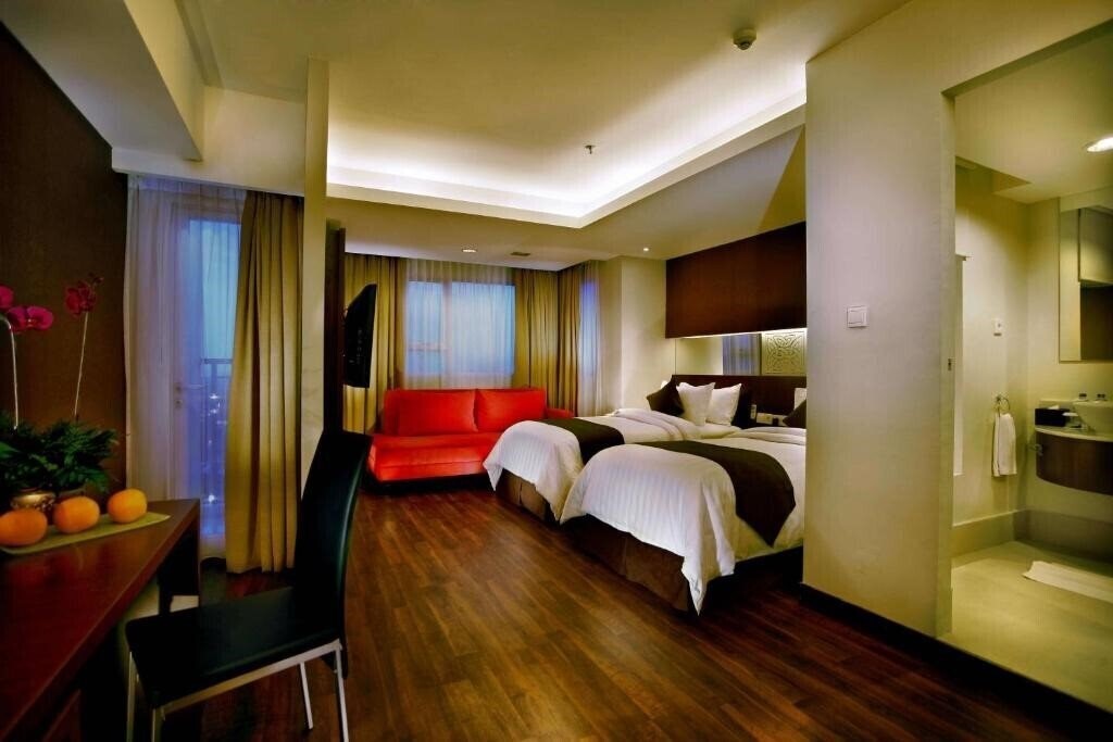 Aston Pluit Hotel And Residense 4* қонақ үйі