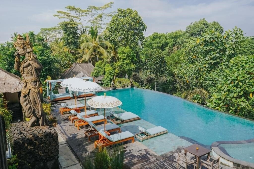 Отель The Sankara Suite & Villas 4*
