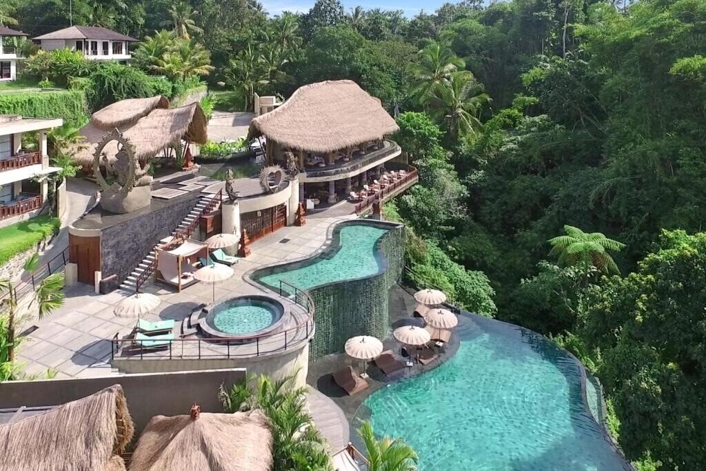 Отель Aksari Resort Ubud 5*