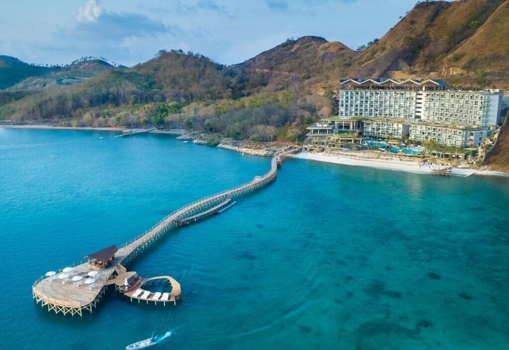 Ayana Komodo Resort 5* суреті