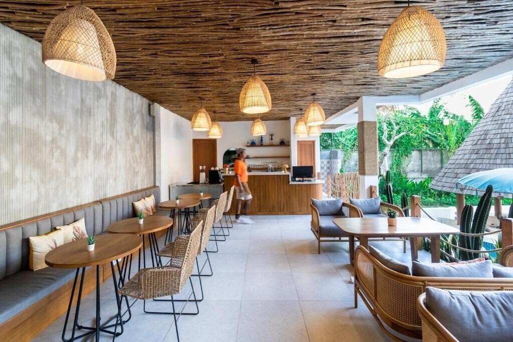 Изображение Roomates Surf Camp Canggu 5*