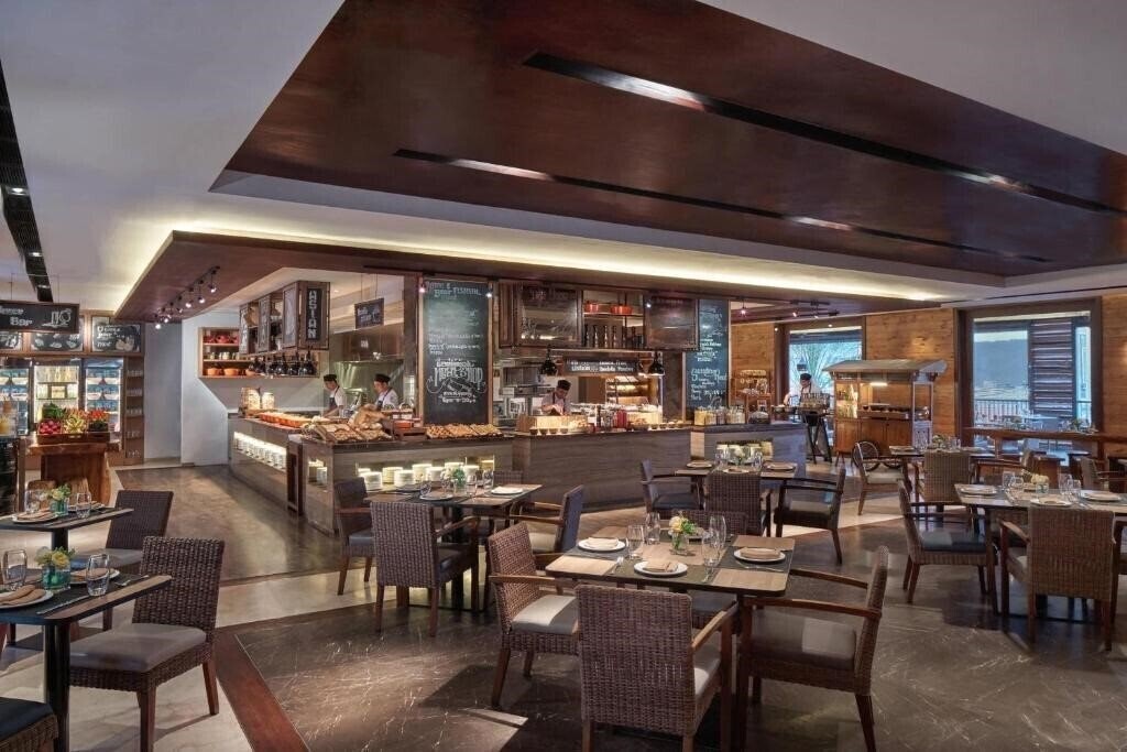 Courtyard Marriott Seminyak 4* суреті