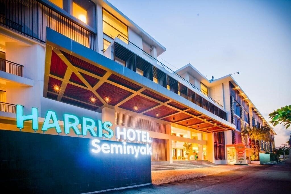 Отель Harris Hotel Seminyak 4*