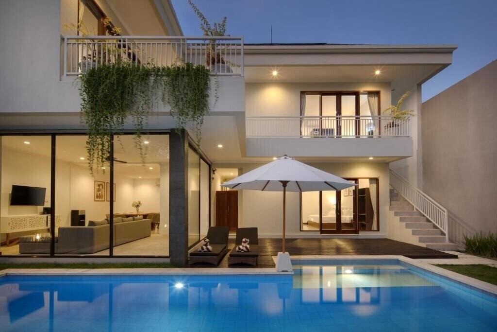 Отель Daha Mansions Seminyak 4*