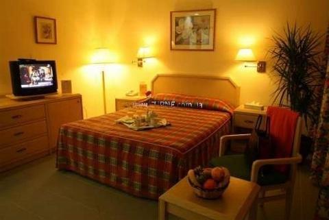 Golden Tulip Airport Amman 4* фотосуреті