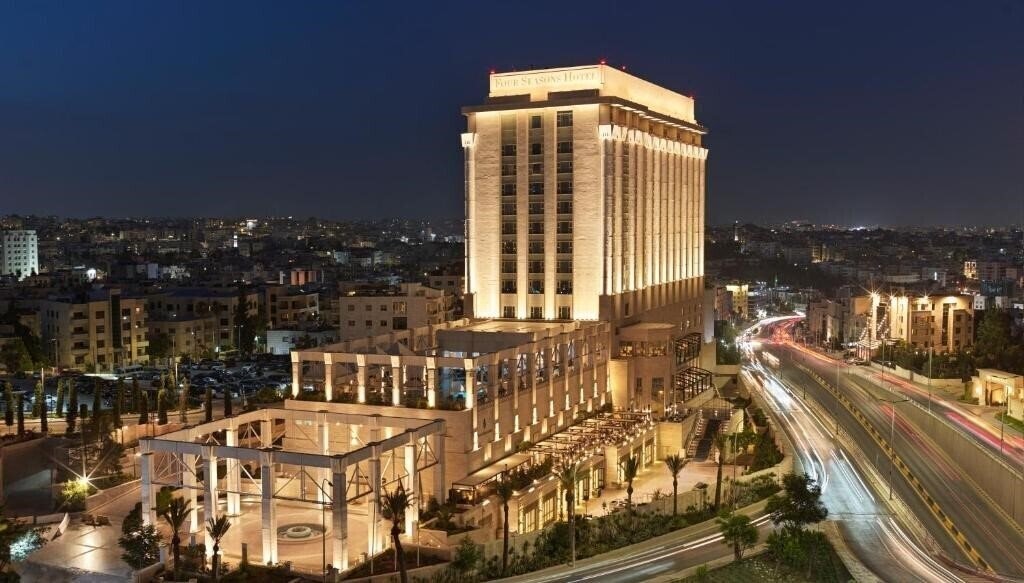 Four Seasons 5* қонақ үйі