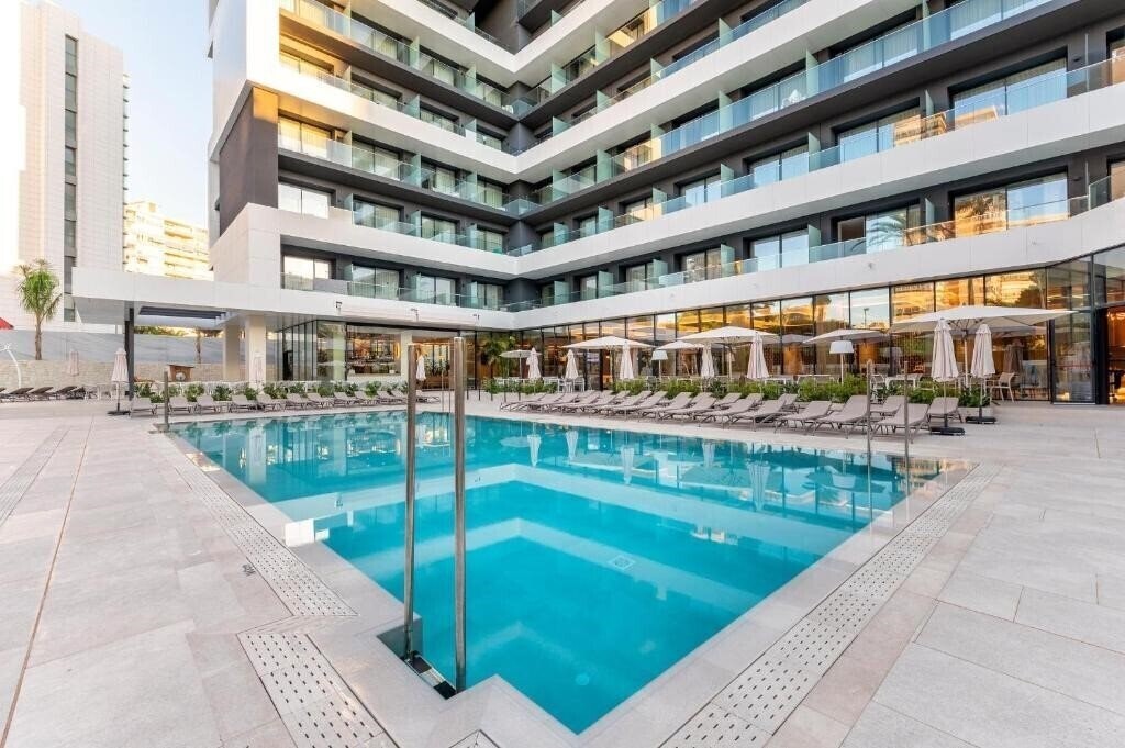 Отель Port Alicante 4*