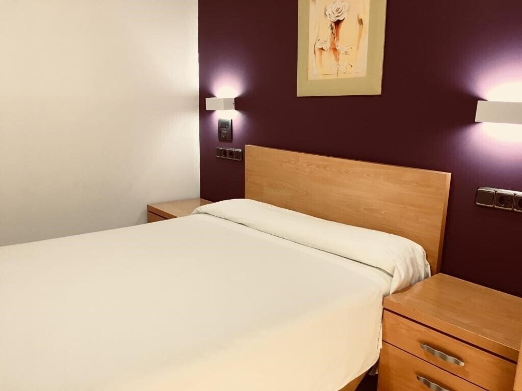 Фото Hostal Meseguer 3*