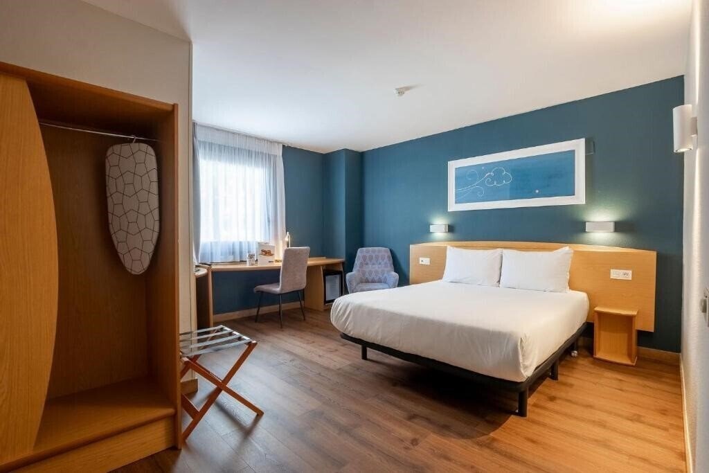 Travelodge Alicante Puerto (ex. Campanile Alicante) 3* фотосуреті