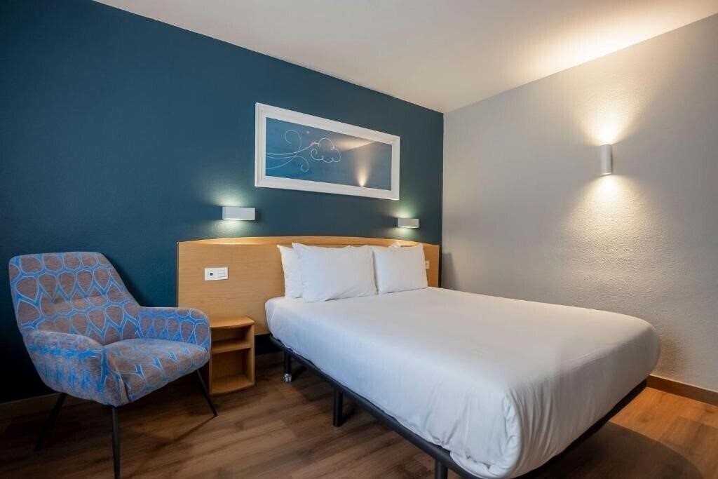 Travelodge Alicante Puerto (ex. Campanile Alicante) 3* суреті