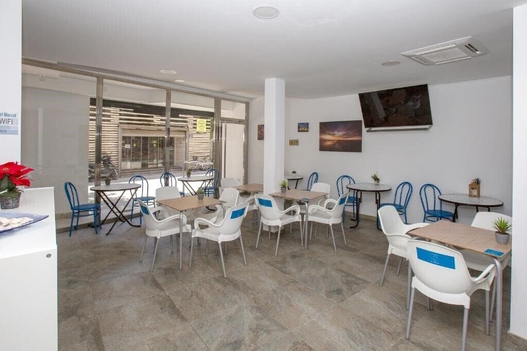 Hostal El Mercat 3* суреті