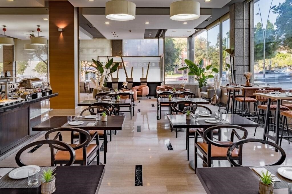 Картинка Elba Almeria Business & Convention Hotel 4*