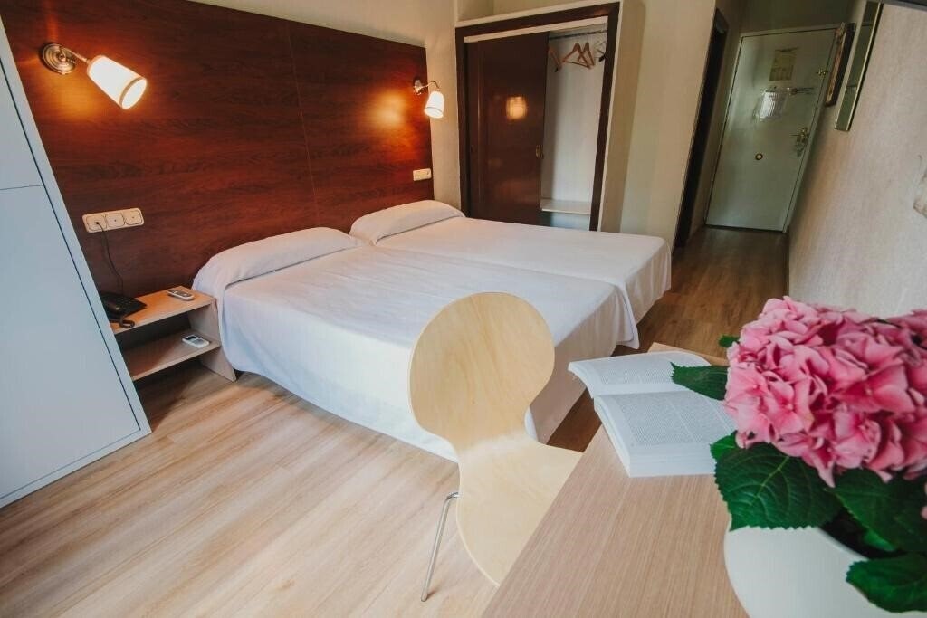 Hotel Embajador (ex. Vita Embajador) 2* қонақ үйі
