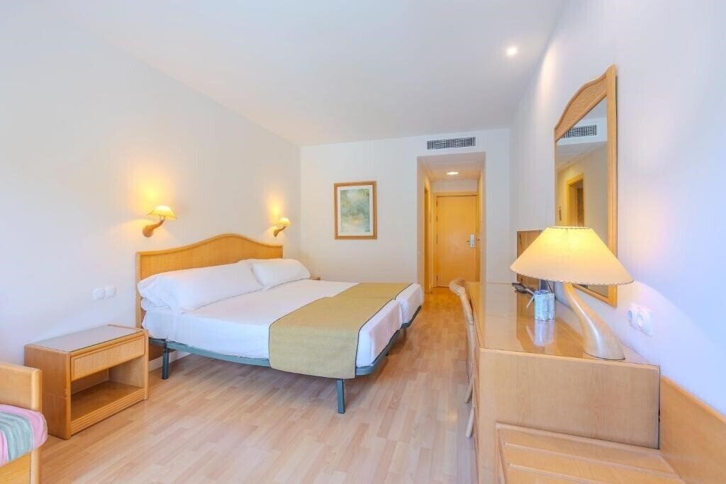 Фото Hotel Moon Dreams Roquetas (ex. Hotel Roquetas Beach) 4*