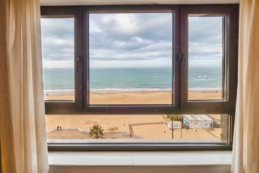 Фотография Hotel Cadiz Paseo Del Mar Affiliated By Melia 4*