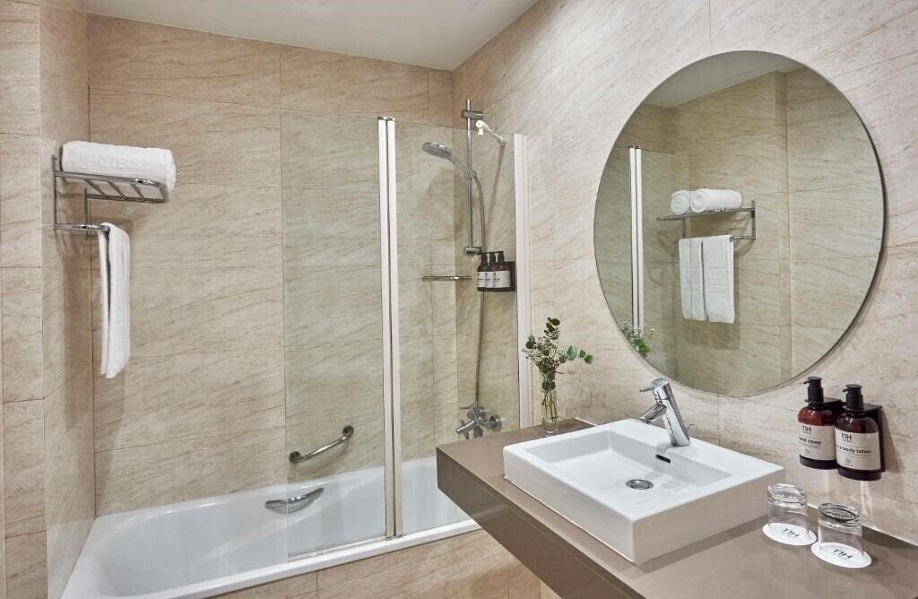 NH Avenida De Jerez 4* суреті