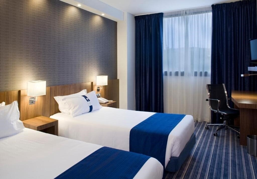 Фото Holiday Inn Express Campo de Gibraltar Barrios 3*