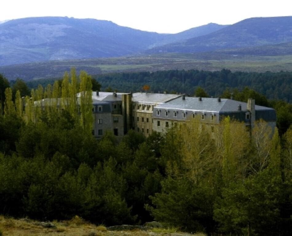 Parador De Gredos 3* суреті