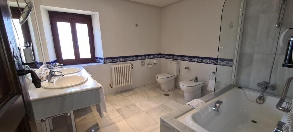 Parador De Gredos 3* суреті