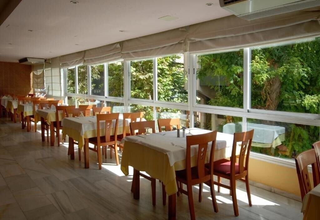 Monarque El Rodeo 3* суреті