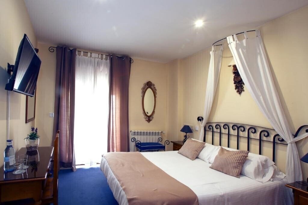 Отель Arco San Vicente 2*