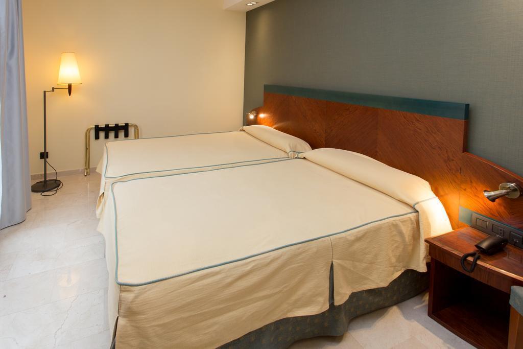 Gran Hotel Barcino 4* фотосуреті