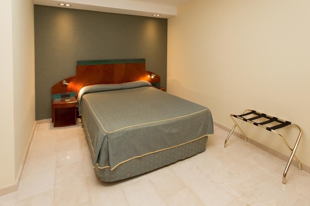 Gran Hotel Barcino 4* суреті