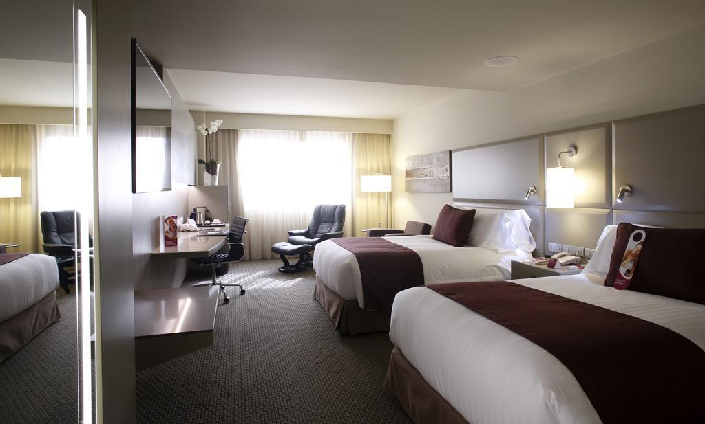 Отель Crowne Plaza Barcelona - Fira Center 4*