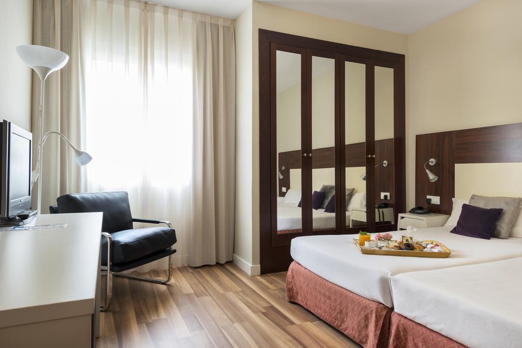 Отель Atiram Arenas (ex. Husa Arenas) 4*