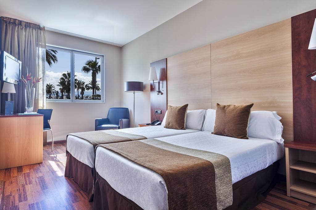 Отель Front Maritim 4*