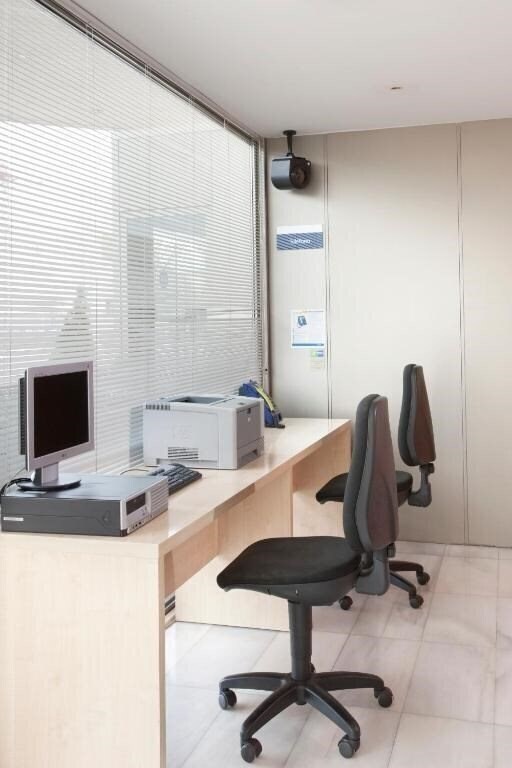 Holiday Inn Express Molins De Rei 3* суреті