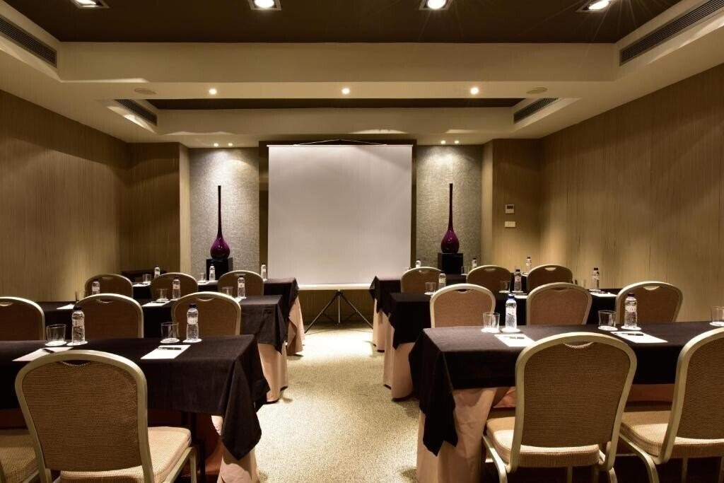 Pestana Arena Barcelona Boutique Hotel 4* суреті