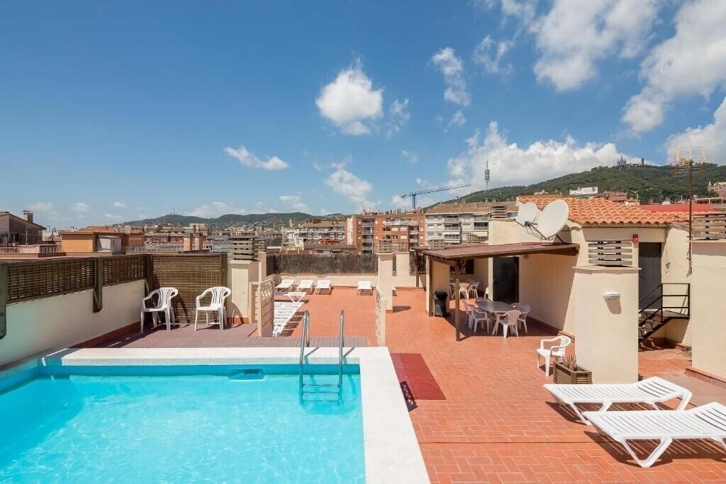 Отель Aparthotel Bertran 3*