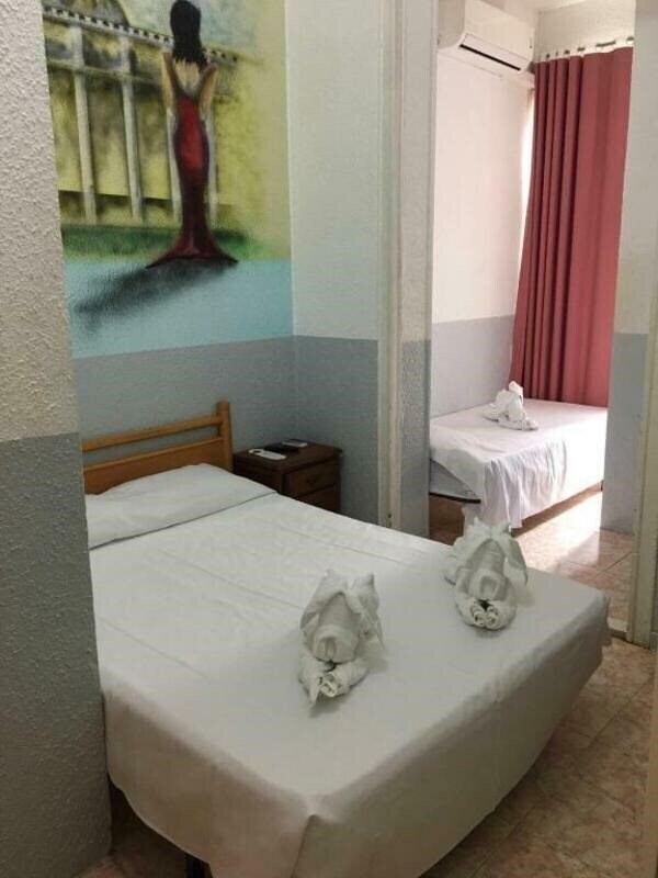 Hostal Eden 2* суреті