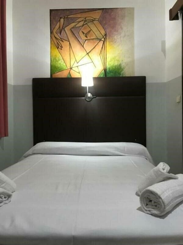 Hostal Eden 2* суреті