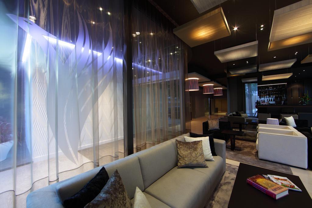 Attica 21 Barcelona Mar 4* фотосуреті