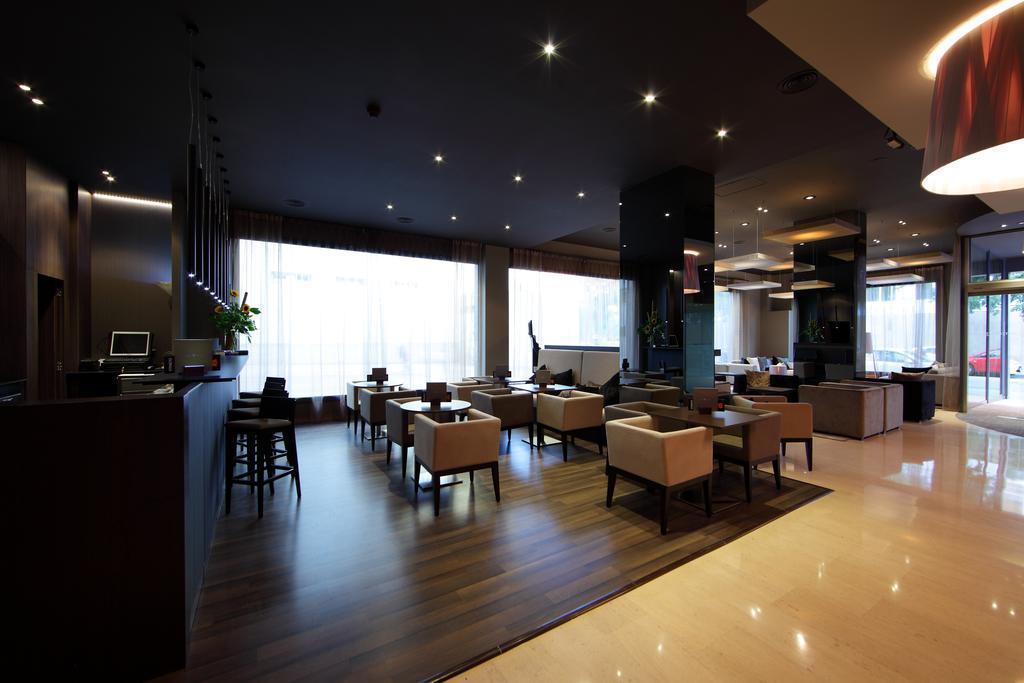 Attica 21 Barcelona Mar 4* суреті