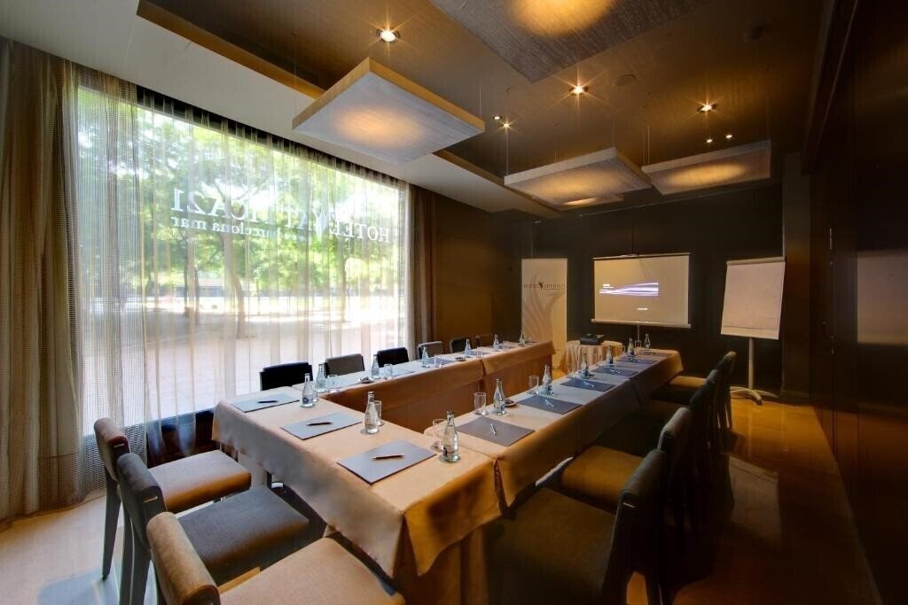 Attica 21 Barcelona Mar 4* фотосуреті