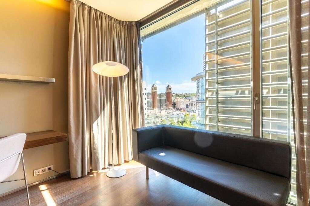 Отель B Hotel 3*