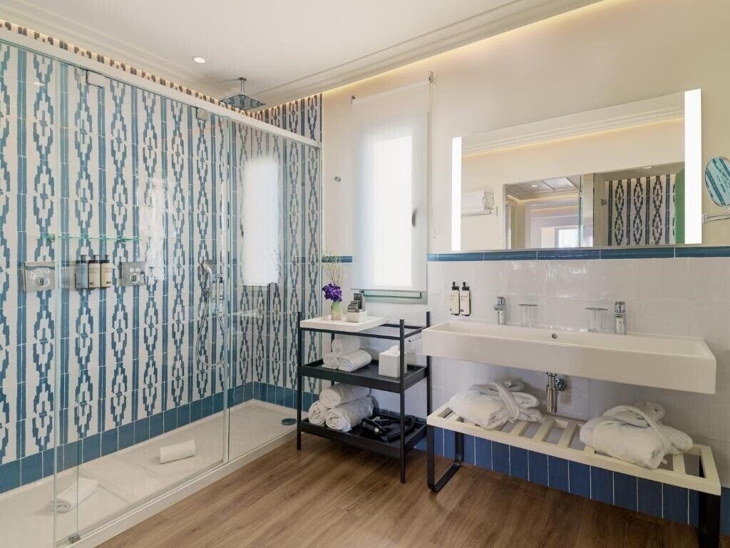 H10 Universitat 4* фотосуреті