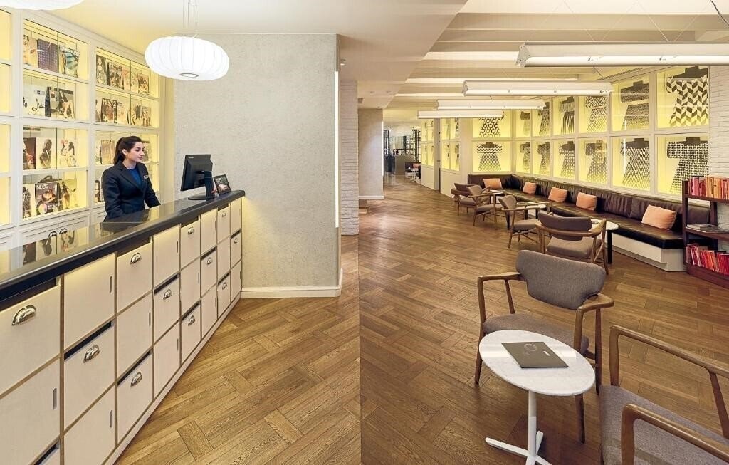 H10 Universitat 4* суреті