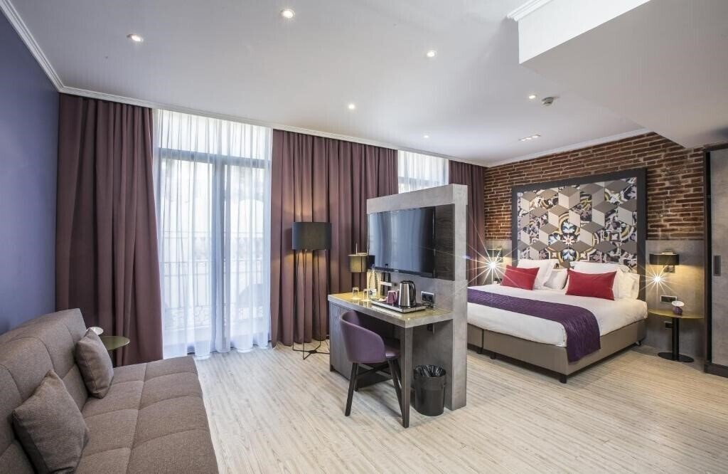 Leonardo Hotel Barcelona Las Ramblas 3* фотосуреті