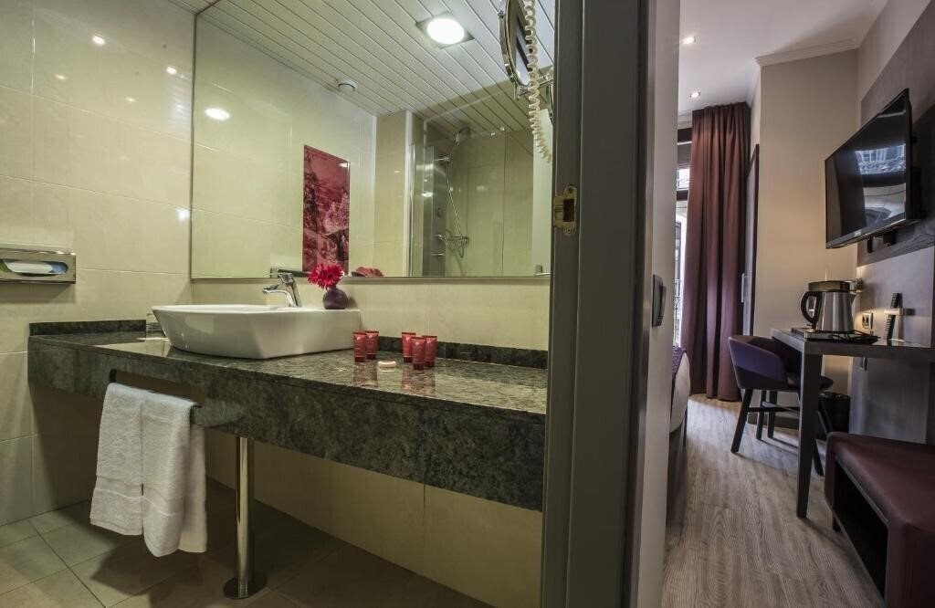 Leonardo Hotel Barcelona Las Ramblas 3* суреті