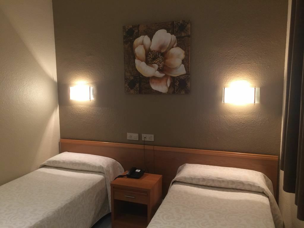 Фото Aneto Hotel 1*