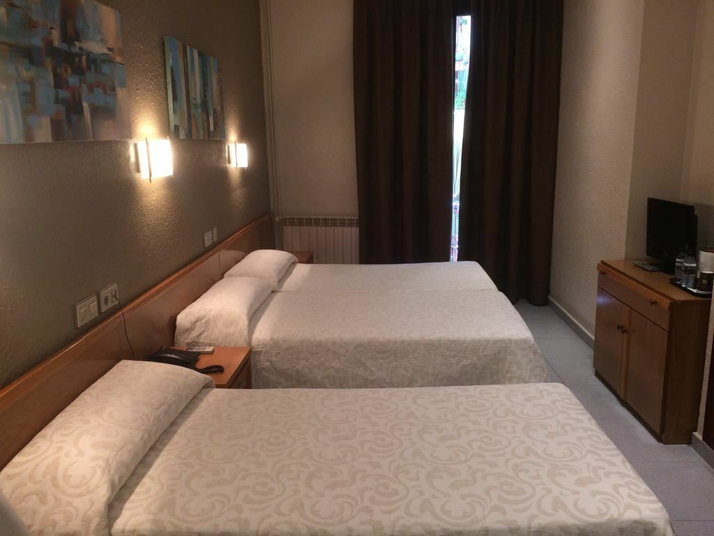 Aneto Hotel 1* фотосуреті