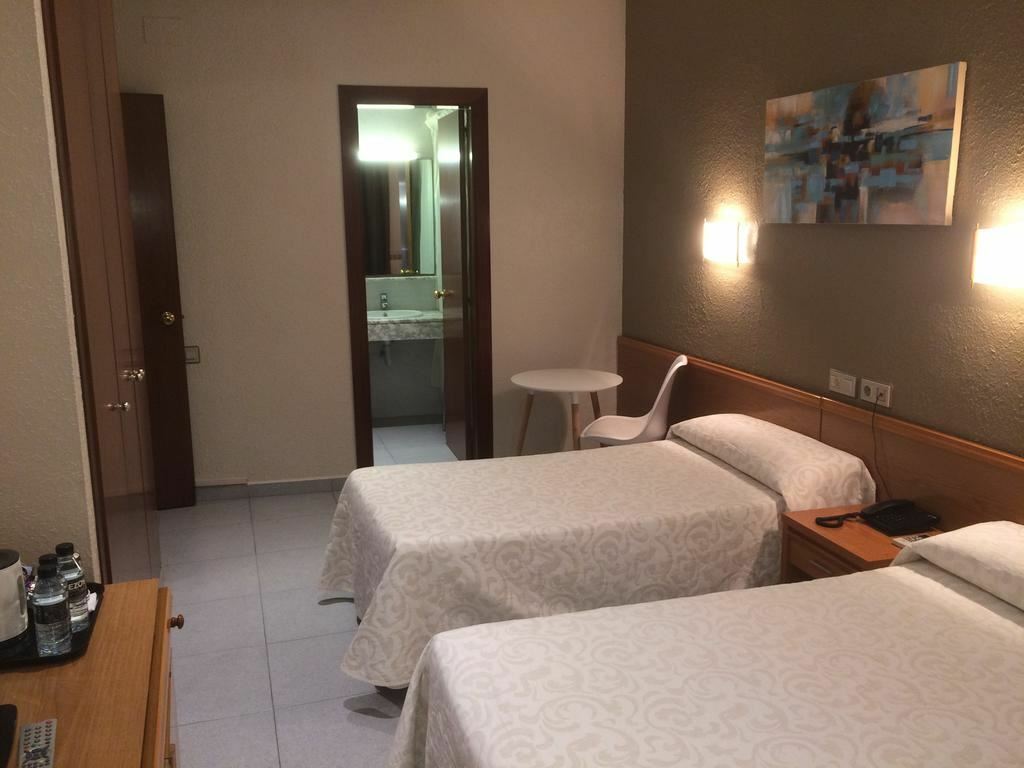 Aneto Hotel 1* суреті