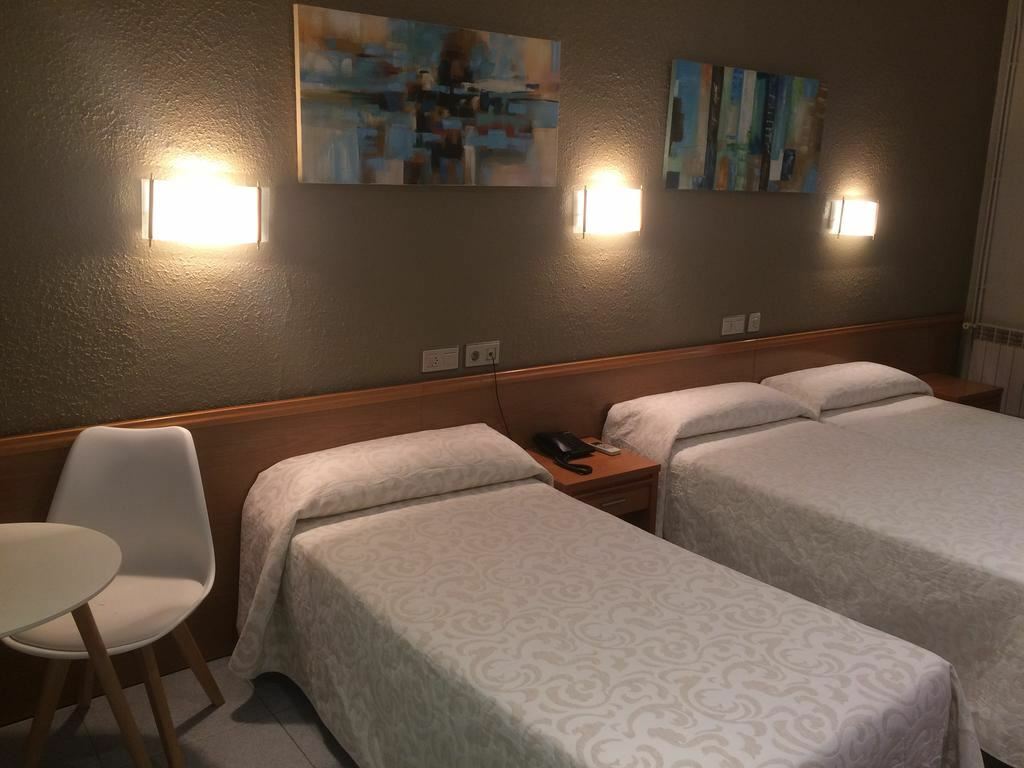 Aneto Hotel 1* суреті